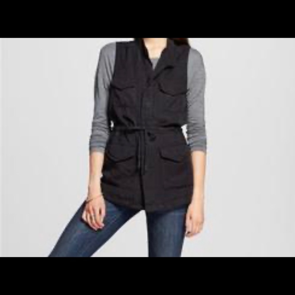 Mossimo sleeveless vest